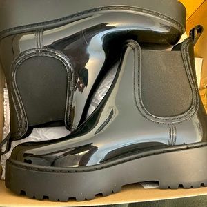 Steve Madden Boots size 10 in Womens! Worn about 2-3 times, in great condition!